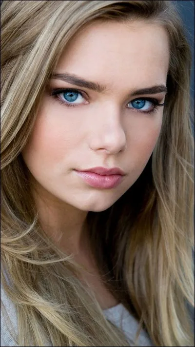 Quel est le pr&eacute;nom du personnage f&eacute;minin principal ?