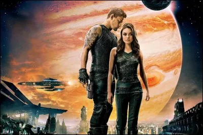 Dans quel film joue-t-il un ancien chasseur militaire interplanétaire, venu sur Terre pour retrouver la trace de Jupiter, l'héritière d'une partie de l'Univers ?