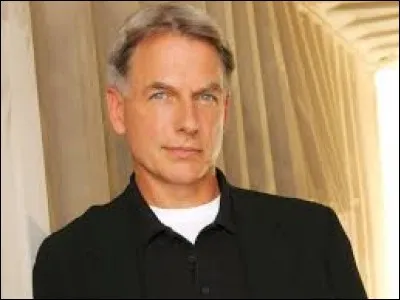 Dans quelle série Mark Harmon incarne-t-il l'agent spécial Jethro Gibbs ?