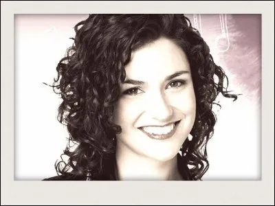 Violetta - Quelle chanson Nata interprète-t-elle avec Violetta, Francesca, Ludmila et Camila dans la saison 2 ?