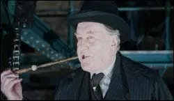 Que fait le Ministre de la magie avec sa baguette ?