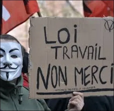 Quelle ministre créa la loi travail qui fut fortement critiquée ?