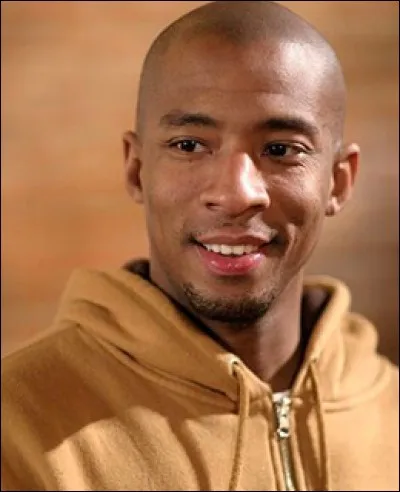 Pour quel job Skills quitte-t-il Tree Hill ?