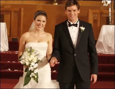 Qui est le/la témoin de Julian à son mariage ?