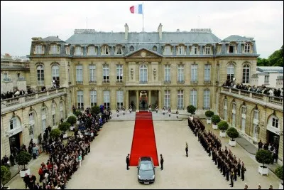 Comment se nomme ce monument se situant à Paris ?