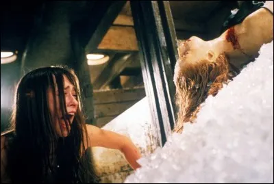 Pourquoi les jeunes se font-ils tuer dans ce même film ?