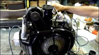 Quel moteur ne fut pas monté sur la Dyane de série ?