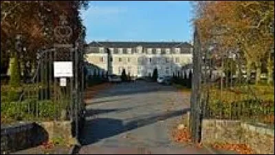 Je vous emmène à La Montagne visiter le château d'Aux. Commune de l'arrondissement de Nantes, elle se situe dans le département ...