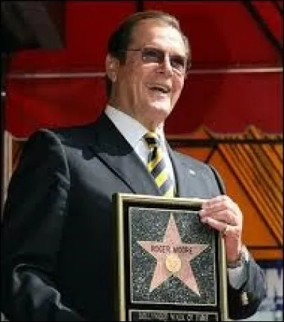 En octobre 2007, il reçoit son étoile sur le "Walk of Fame", fameux trottoir où figurent les noms de célébrités du monde du spectacle. Dans quelle ville américaine se situe ce célèbre endroit ?