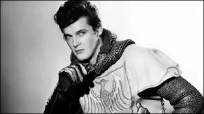 Au cinéma, il débuta sa carrière d'acteur à la fin des années 40, enchainant petits rôles et apparitions. C'est en 1958 qu'il connu son premier succès, grâce à une série télévisée où il obtient le rôle principal :