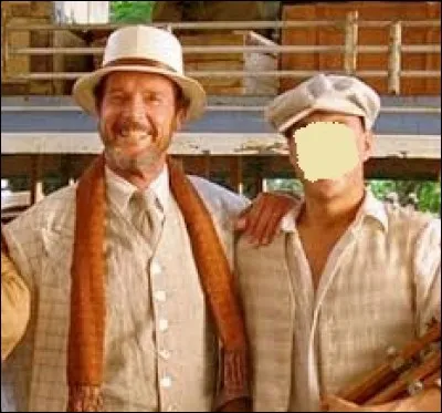 Roger Moore a également interprété l'un des principaux seconds rôles dans "Le Grand Tournoi" ("The Quest" en v.o.), film sorti en 1996. Quelle star du cinéma d'action est la vedette et le réalisateur de ce long-métrage ?