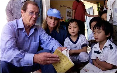 En plus d'être un acteur de talent, Roger Moore était également un homme de coeur. Depuis 1991, de laquelle de ces organisations était-il l'un des ambassadeurs ?