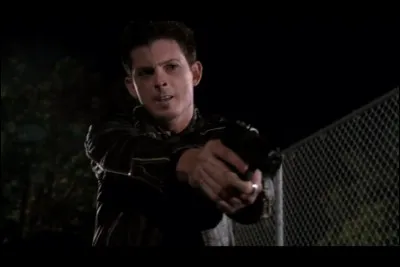 Comment s'appelle le dealer qu'Haley séduit pour récupérer Nathan ?