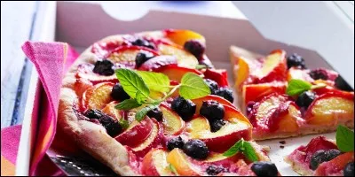 Bien qu'elle soit connue comme étant un plat, la pizza peut être aussi être mangée comme dessert. Que retrouve-t-on le plus souvent sur les pizzas sucrées ?