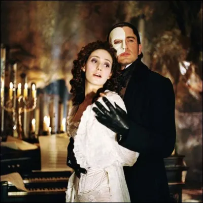 Pour qui se fait passer le fantôme ?