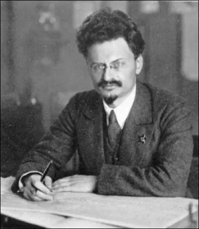 Que fais-tu si un camarade veut te pr&ecirc;ter les œuvres de L&eacute;on Trotski ?