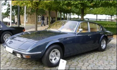 Quel est le nom du constructeur de cette 8 cylindres de prestige ?