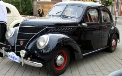 En quelle année sort la 1ère Matford 8 cylindres fabriquée à Strasbourg ?