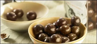 D'où nous viennent ces petits boulets de canon, une noisette grillée enrobée d'un chocolat délicat et d'une fine couche de sucre ?