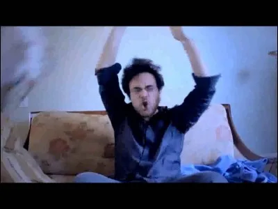 Dans quel What the Cut Antoine Daniel chante une mélodie sur les yaourts?