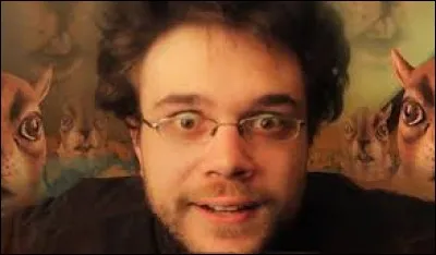 Dans quelle introduction de « What the Cut !? » Internet a été coupé ?