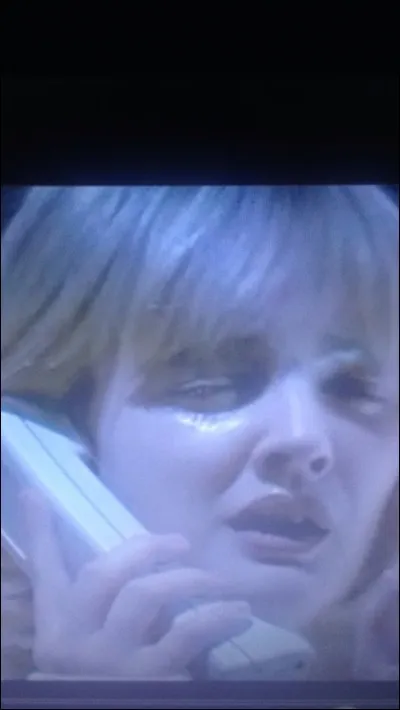 Quelle est la première question du jeu auquel le tueur joue avec Casey Becker ?