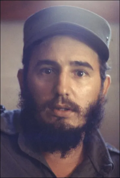Qu'installent les Soviétiques sur l'île de Cuba, dirigée par Fidel Castro, en 1962 ?