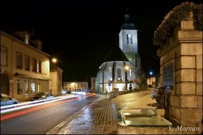 Samedi prochain vous allez assister à un des plus grands concerts du monde qui se déroule à Bercy. Cependant, louer un hôtel dans Paris n'est pas dans votre budget. Vous avez donc trouvé une chambre d'hôte à Montigny-Lencoup. Dans quel département de la région Île-de-France se trouve cette commune ?
