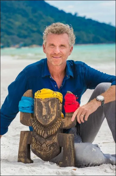 Lors d'un jeu, l'équipe étant dernière fut dissoute ; laquelle ?