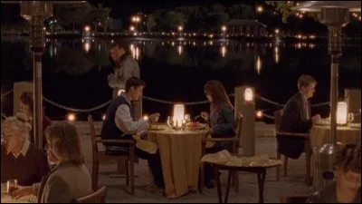 Quels plats commandent Nathan et Haley l'un pour l'autre lors de leur premier restaurant ?
