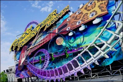 La chanson "F.I.N.E." d'Aerosmith est présente dans le soundtracker vert.