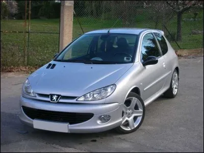 En combien d'exemplaires fut produite la 206 GT ?