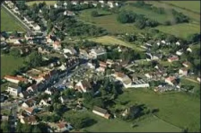 Nous passons au-dessus de Trévol. Commune d'Auvergne-Rhône-Alpes, elle se situe dans le département ...