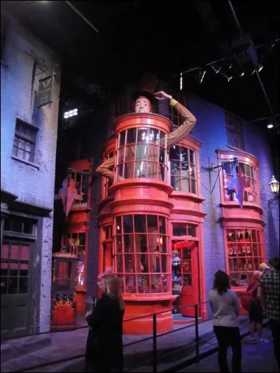 Quelle est l'adresse de la boutique des frères Weasley ?