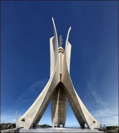 À l'aide de l'image, trouve le nom de cette ville :