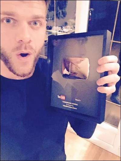 Combien d'abonnés a-t-il sur YouTube en 2017 ?