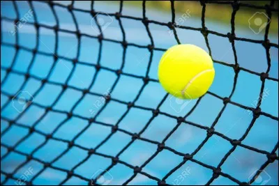 Tu commets une double faute au service. Quelle est ta réaction ?