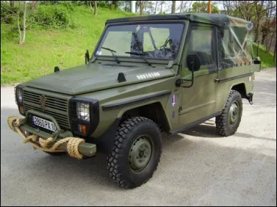 Quel est le nom de ce véhicule militaire produit par Peugeot ?