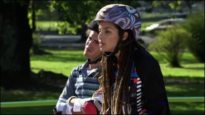 Avec qui Matteo fait-il semblant de sortir ?