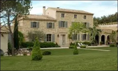 La bastide est une maison de campagne...
