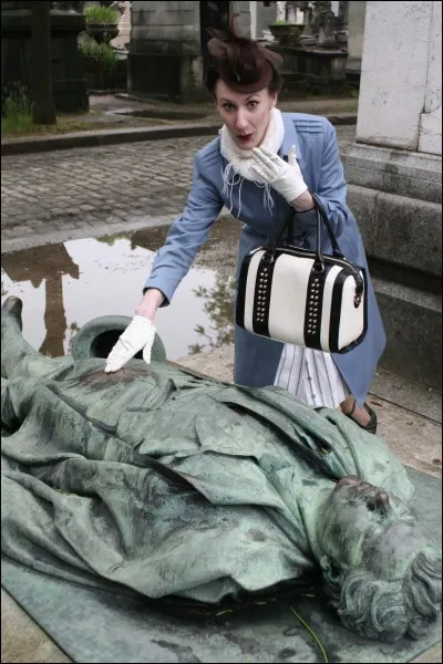Quelle est la particularité de la tombe du journaliste Victor Noir, au cimetière du Père Lachaise ?