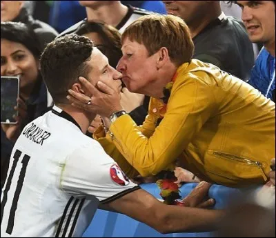 Comment se prénomme sa mère ?