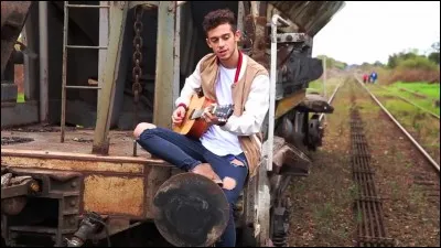 Comment Ruggero appelle-t-il sa guitare ?