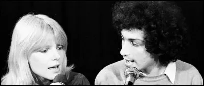 R - Dans la com&eacute;die musicale "R&eacute;siste", France Gall met en sc&egrave;ne les chansons de Michel Berger.