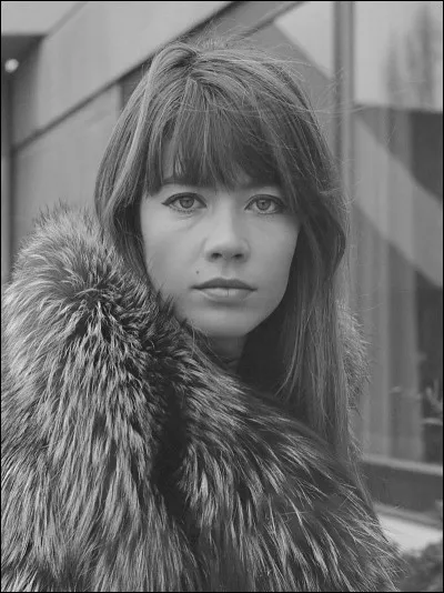 H - La chanteuse Fran&ccedil;oise "Hardy" a travaill&eacute; avec l'astrologue fran&ccedil;ais Jean-Pierre Nicola.