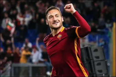 Dans quel club, Totti est-il resté durant toute sa carrière ?