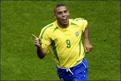 Dans quelle équipe, la légende brésilienne (Ronaldo) n'a-t-il pas joué ?