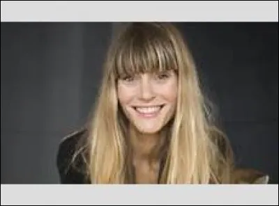 Avec qui Eve passe-t-elle ses premiers jours &agrave; Marseille ?