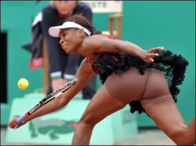 Que signifie cette expression fort peu élégante, comme la tenue de la joueuse : "Salutations à cul ouvert", en argot du XIXe ?