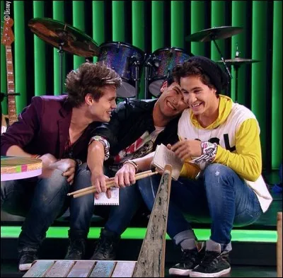 Si tu as choisi la réponse 3 coche le nom de la personne que tu préfères.
(Même principe que la réponse 1)